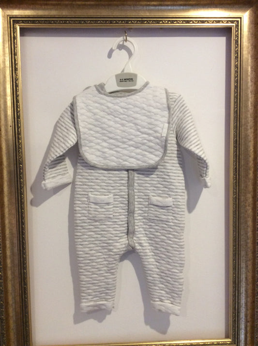 Pre-loved Silver Cross Grey/White Sleepsuit & Bib 0-3m with tags