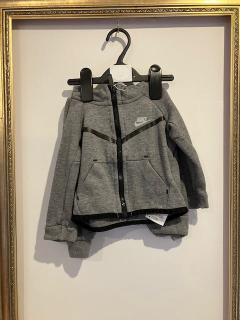Pre-loved Nike Grey Tracksuit 9-12m